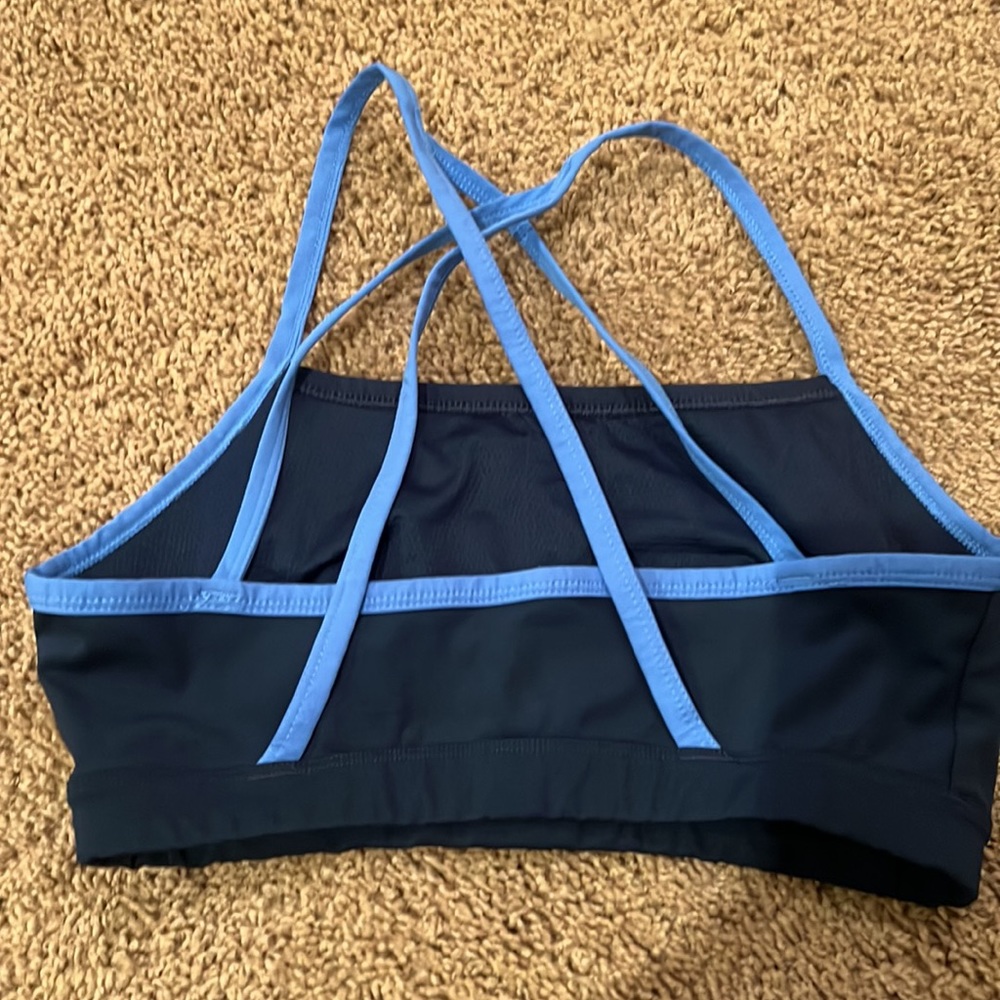 Sports bra bundle- 4 mediums - Picture 11 of 12